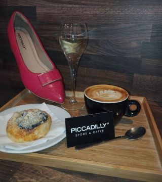 Víte, co já u nás prostě super? 🤭 Že si můžete udělat pohodindu u luxusní kavičky, vychutnat si domácí koláček nebo si...